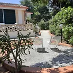 Villa Dei Fiori, Vicino Di Punta Pizzo