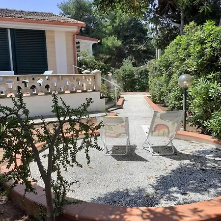 Villa Dei Fiori, Vicino Di Punta Pizzo