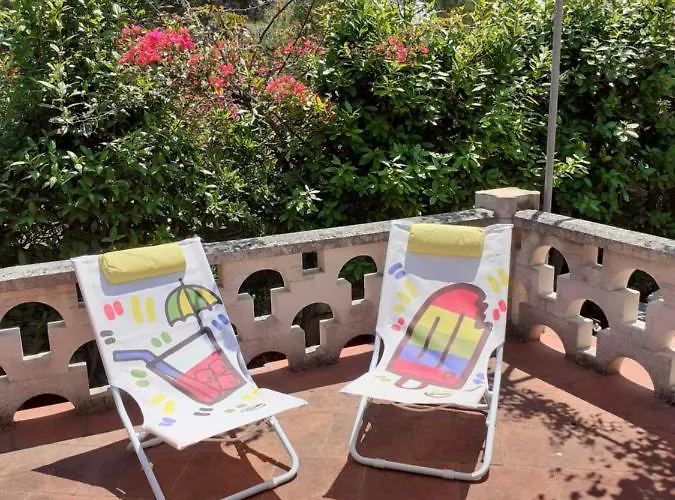 Villa Dei Fiori, Vicino Di Punta Pizzo