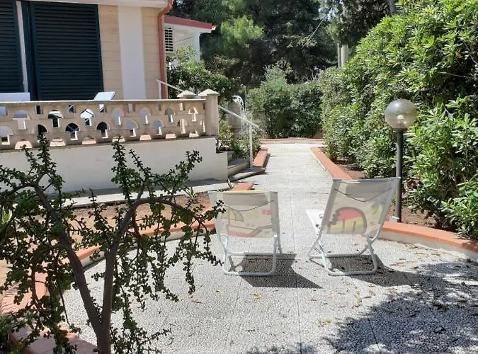 Villa Dei Fiori, Vicino Di Punta Pizzo